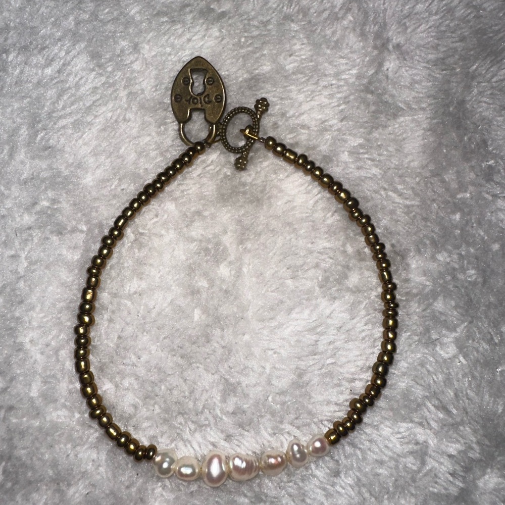 Cute gold and pearl bracelet !